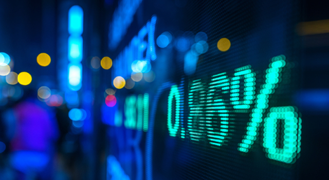 Borse europee poco mosse: focus su dazi, trimestrali e decisioni delle banche centrali