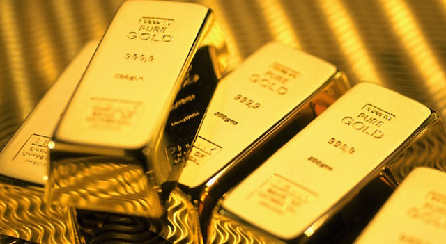 I prezzi dell’oro scendono dai massimi storici per prese di profitto; il tono da falco di Powell pesa
