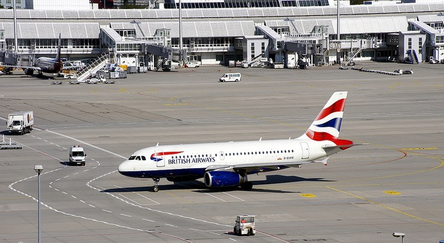 Le azioni delle principali compagnie aeree europee scendono dopo la chiusura di Heathrow