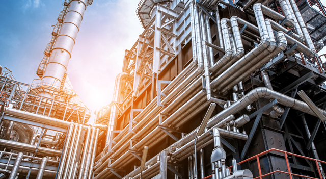 I prezzi del petrolio salgono grazie all’accordo commerciale tra USA e Giappone e al calo delle scorte di greggio negli Stati Uniti