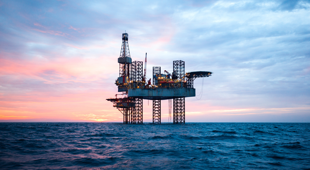 I prezzi del petrolio scendono dopo i deludenti dati cinesi; l’effetto dei dazi di Trump svanisce rapidamente
