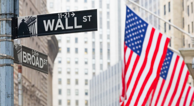 Mercati oggi: l’S&P 500 scivola mentre la Fed mantiene i tassi fermi tra divisioni interne