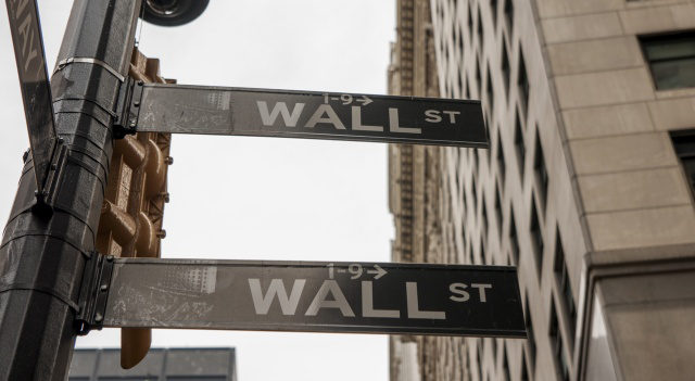 Mercati oggi: l’S&P 500 chiude a un nuovo record nonostante il calo dei titoli dei chip