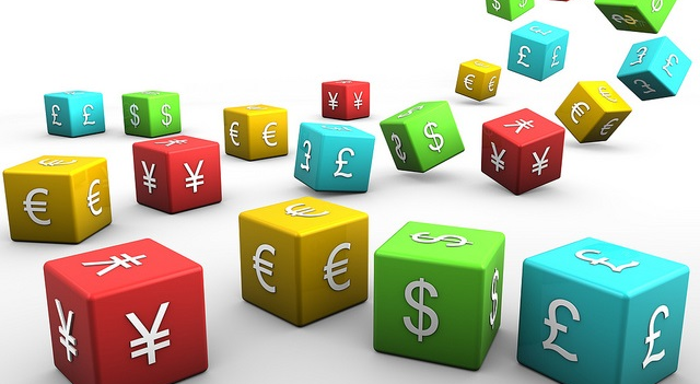 Il dollaro si rafforza, l’euro scende dopo l’accordo commerciale USA-UE
