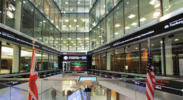 DAX, CAC, FTSE100, Le azioni europee scendono leggermente tra risultati societari e attesa dei dati economici