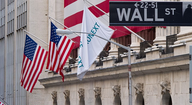 Dow Jones, S&P, Nasdaq, I mercati reagiscono ai progressi commerciali, agli avvertimenti di Intel e alle tensioni della Fed