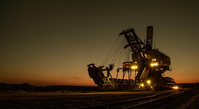 Borse europee contrastate; focus su trimestrali minerarie, negoziati nucleari e dati sul lavoro nel Regno Unito: DAX, CAC, FTSE100