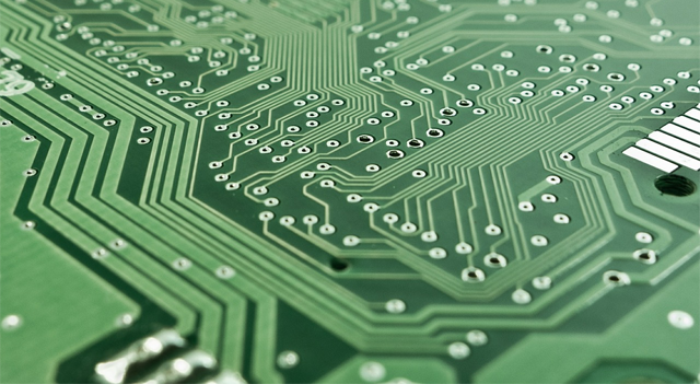 STMicroelectronics supera le stime nel Q1, punta a 1 miliardo di ricavi AI entro il 2027