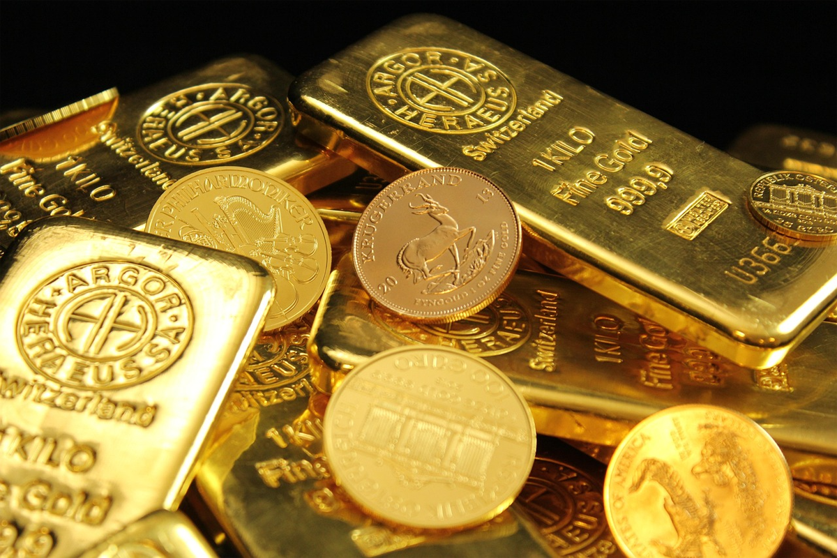 L’oro scende ai minimi di 11 settimane mentre le aspettative sui tassi Fed e il rialzo del petrolio pesano sul metallo prezioso