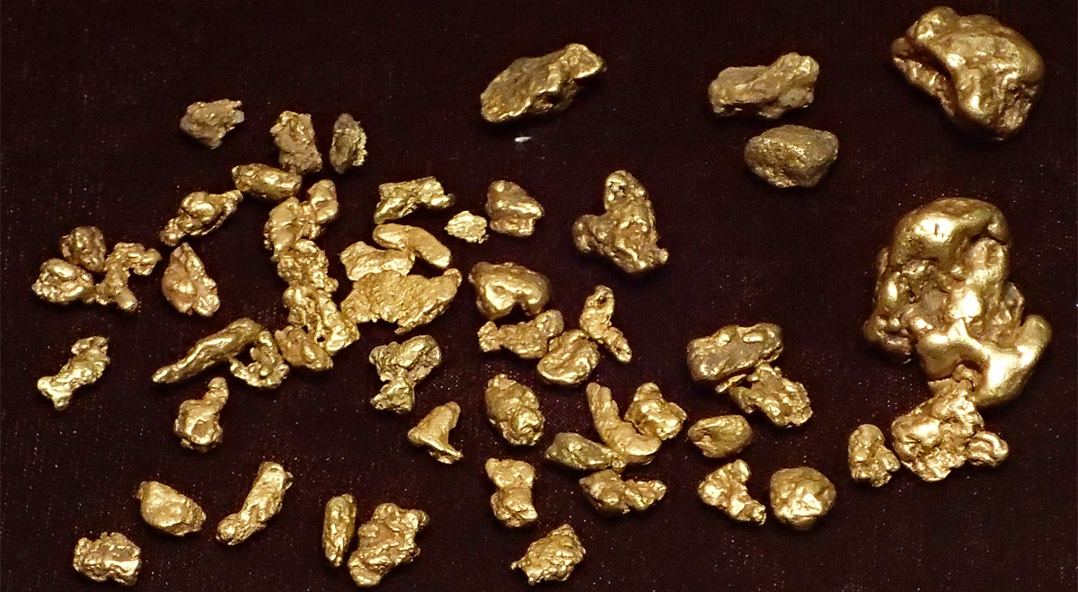 L’oro si avvia verso la terza settimana consecutiva di ribasso mentre la Fed sostiene il dollaro