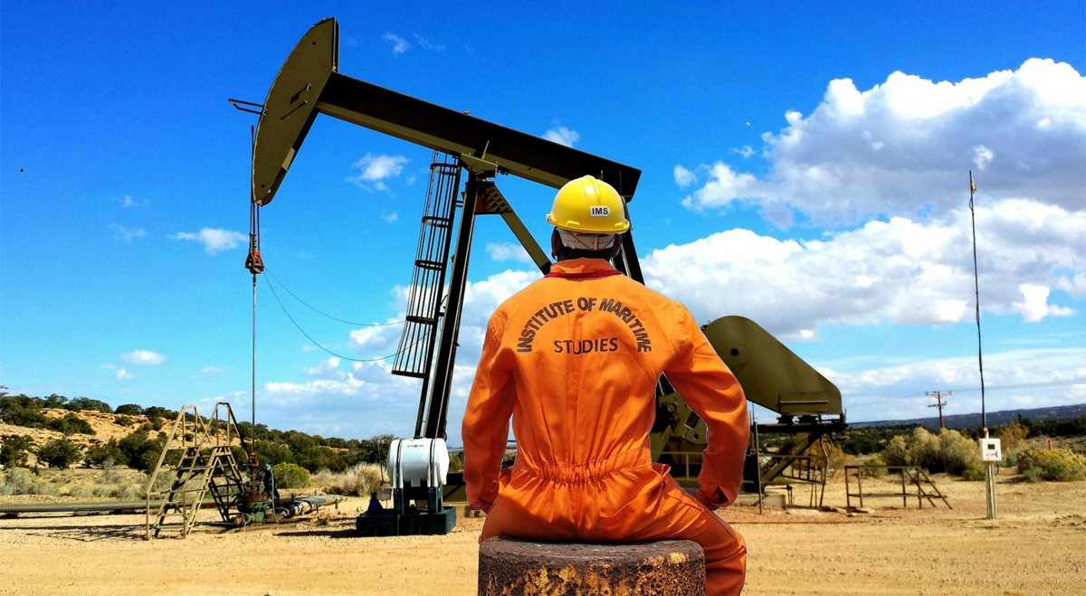 I Prezzi del Petrolio Salgono mentre i Nuovi Attacchi tra Stati Uniti e Iran Alimentano i Timori sull’Offerta