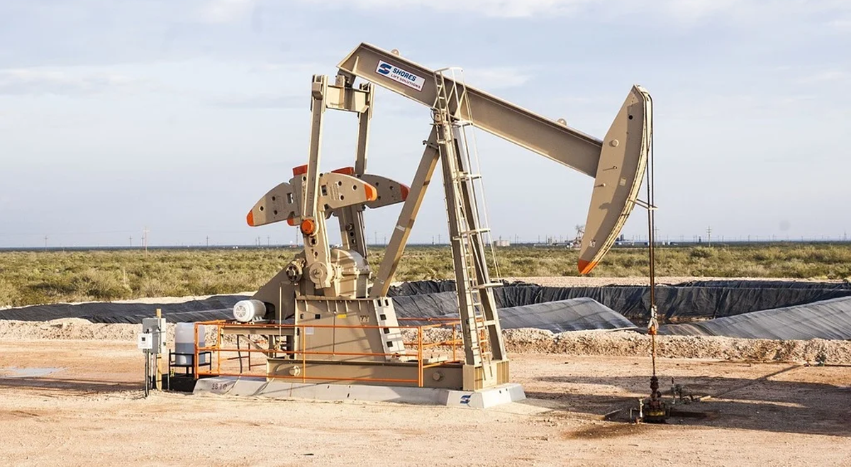 Il petrolio arretra mentre i mercati valutano gli effetti dei nuovi attacchi statunitensi contro l’Iran