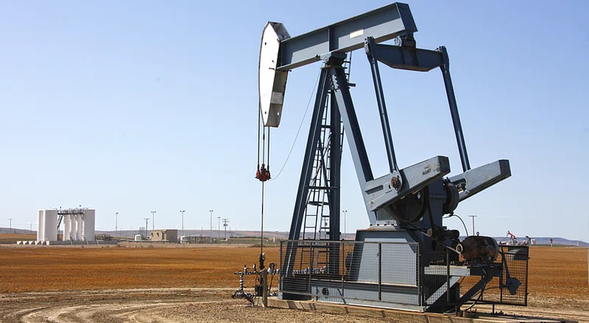 I prezzi del petrolio si stabilizzano mentre gli investitori monitorano le prospettive di un accordo sul cessate il fuoco tra Stati Uniti e Iran