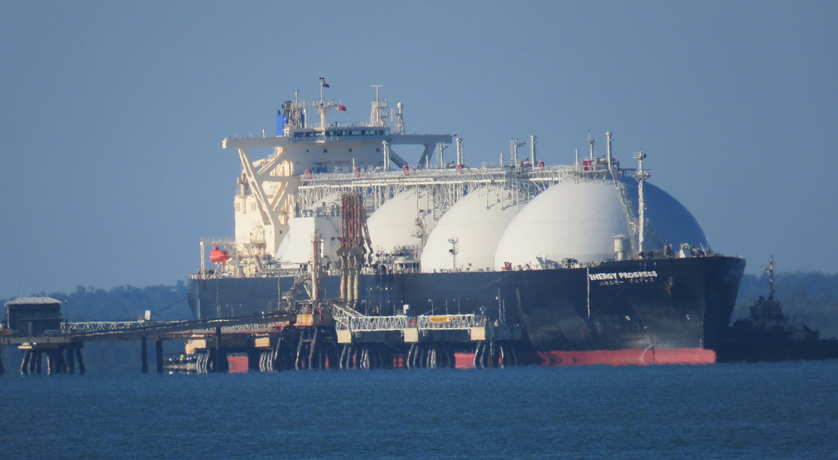 I prezzi del gas europeo scendono mentre le spedizioni di GNL proseguono attraverso lo Stretto di Hormuz