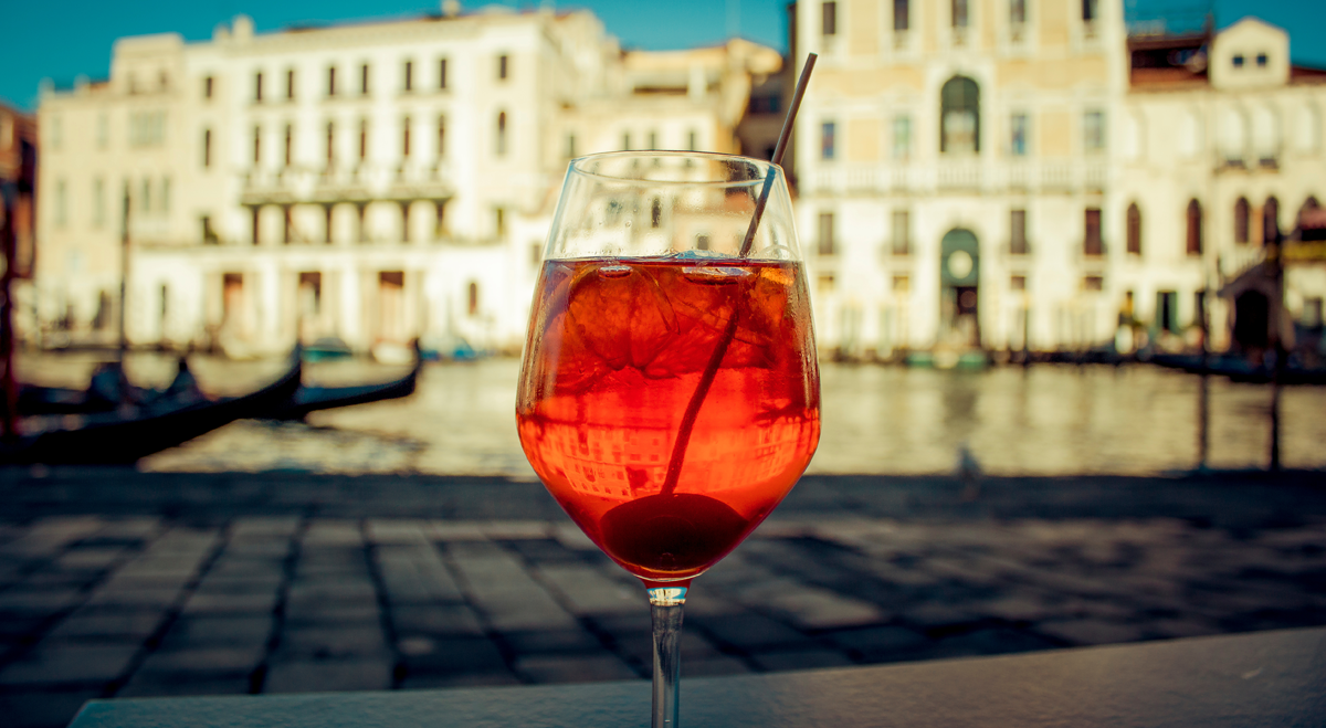 Campari rafforza la strategia su Aperol mentre cresce la concorrenza nel mercato globale degli spritz