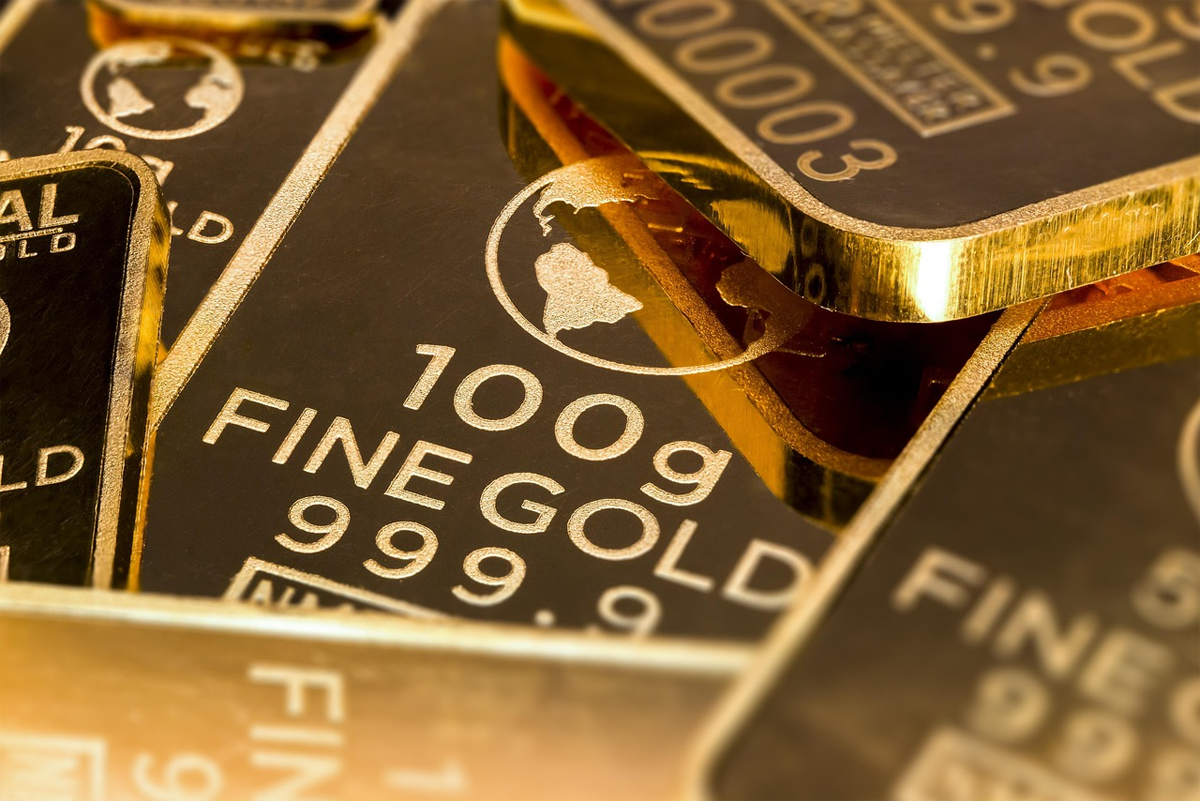 L’oro sale verso 4.420 dollari con il dollaro in calo prima dei dati sull’inflazione USA