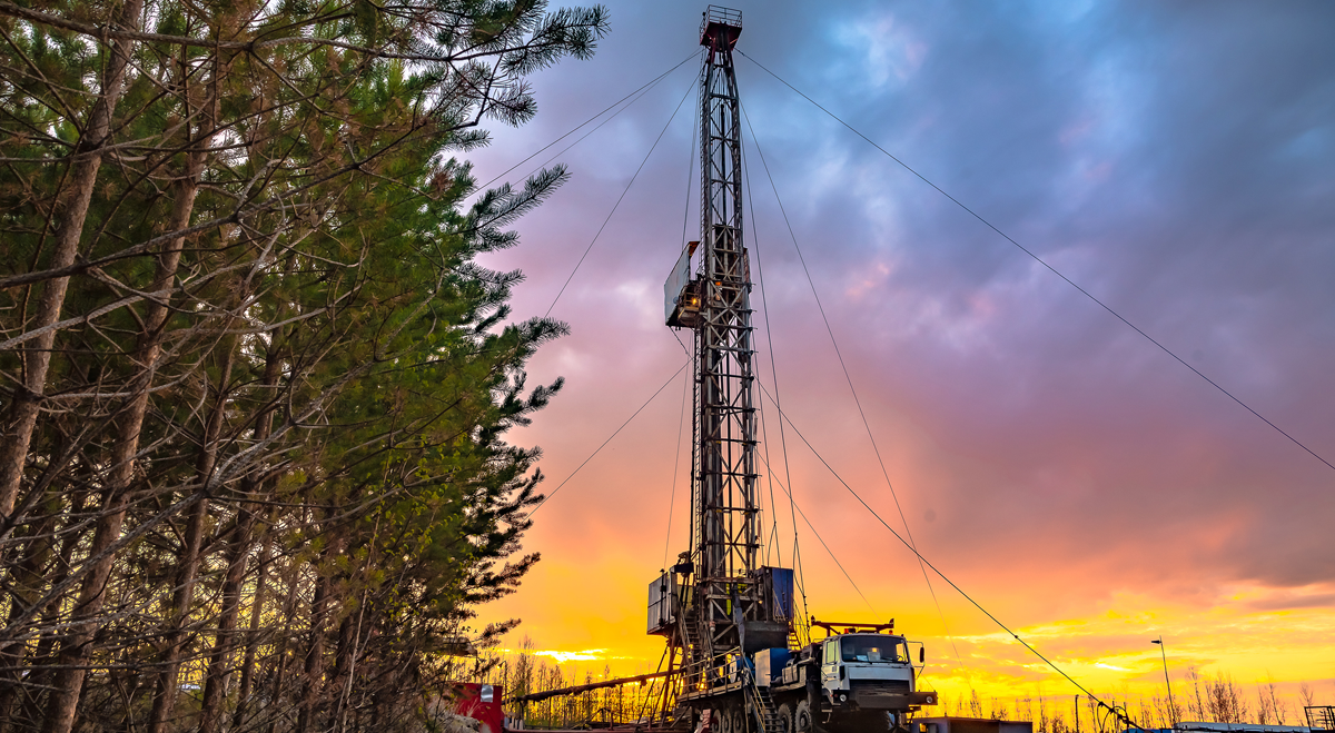 I prezzi del petrolio salgono leggermente tra i rischi per l’offerta in Medio Oriente e negli Stati Uniti