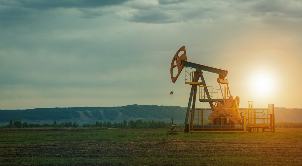 I prezzi del petrolio scendono dopo tre sedute di rialzi mentre aumentano i flussi attraverso Hormuz