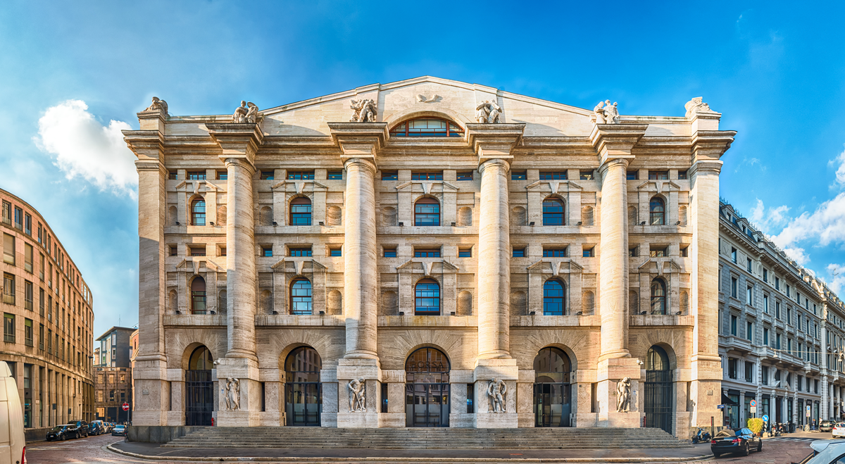 Borsa di Milano, FTSE MIB sotto quota 49.000 punti: pesano Stellantis e i titoli bancari
